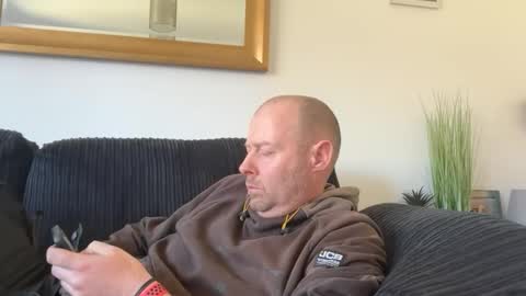 Snapshot of ukmatty3 chatting on 04/24/26, 01:24 ukmatty3 online show from 04/24/26, 01:24