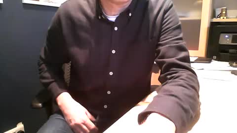 Snapshot of ukshowall chatting on 01/23/25, 08:04 mark online show from 01/23/25, 08:04