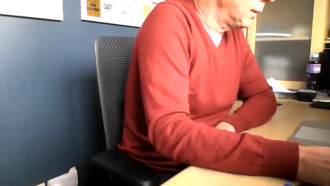 Snapshot of ukshowall chatting on 09/24/25, 11:35 mark online show from 09/24/25, 11:35