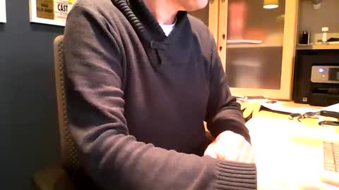 Snapshot of ukshowall chatting on 11/14/25, 10:25 mark online show from 11/14/25, 10:25