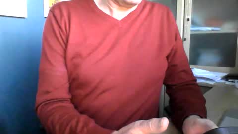 Snapshot of ukshowall chatting on 12/16/25, 03:06 mark online show from 12/16/25, 03:06