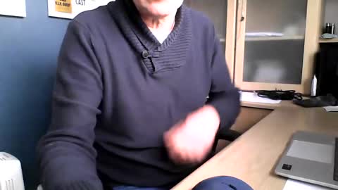 Snapshot of ukshowall chatting on 02/13/26, 02:13 mark online show from 02/13/26, 02:13