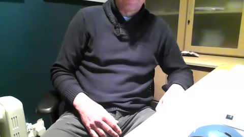 Snapshot of ukshowall chatting on 02/25/26, 06:28 mark online show from 02/25/26, 06:28