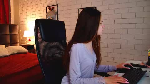 Ulia online show from 04/17/26, 05:10