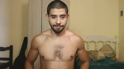 Snapshot of uliseshot450305 chatting on 02/14/25, 04:09 Ulises Gomez online show from 02/14/25, 04:09