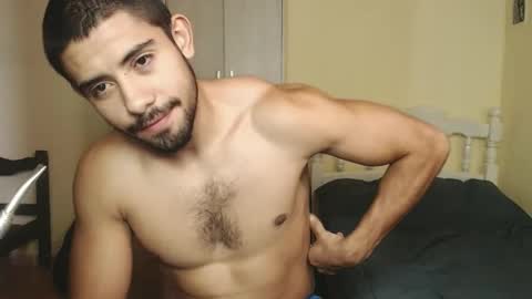 Snapshot of uliseshot450305 chatting on 02/20/25, 03:41 Ulises Gomez online show from 02/20/25, 03:41