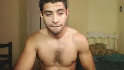 Snapshot of uliseshot450305 chatting on 02/28/25, 05:48 Ulises Gomez online show from 02/28/25, 05:48