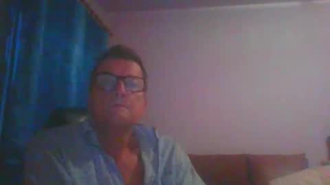 Snapshot of ulmeni4 chatting on 10/20/25, 04:24 ulmeni4 online show from 10/20/25, 04:24