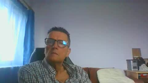 Snapshot of ulmeni4 chatting on 11/11/25, 06:46 ulmeni4 online show from 11/11/25, 06:46