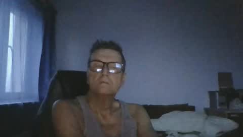 Snapshot of ulmeni4 chatting on 11/23/25, 05:51 ulmeni4 online show from 11/23/25, 05:51