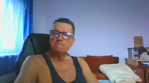 Snapshot of ulmeni4 chatting on 12/14/25, 07:58 ulmeni4 online show from 12/14/25, 07:58