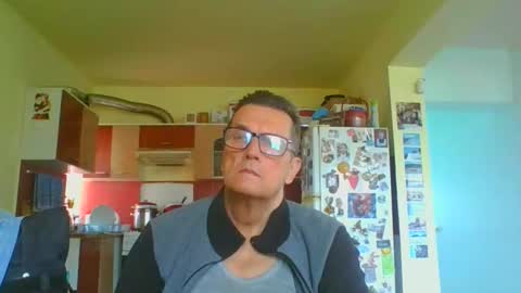 Snapshot of ulmeni4 chatting on 04/23/26, 10:03 ulmeni4 online show from 04/23/26, 10:03