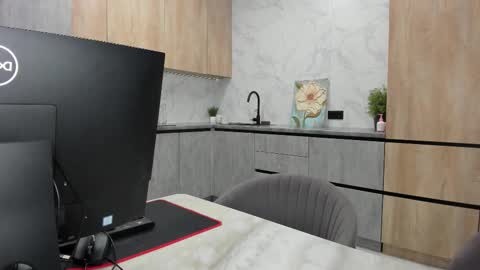 Melena online show from 11/28/25, 12:35