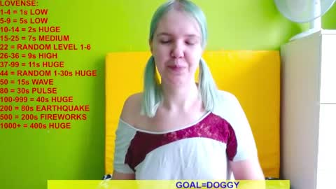Snapshot of ultra_meow chatting on 05/16/26, 05:48 Roxy online show from 05/16/26, 05:48