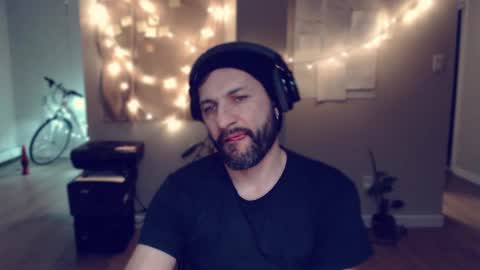 Snapshot of ultratoaster chatting on 12/10/24, 04:24 ultratoaster online show from 12/10/24, 04:24