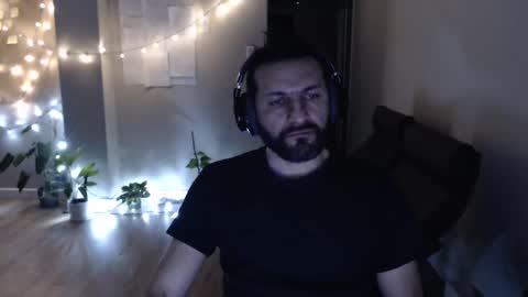 Snapshot of ultratoaster chatting on 12/21/24, 12:09 ultratoaster online show from 12/21/24, 12:09