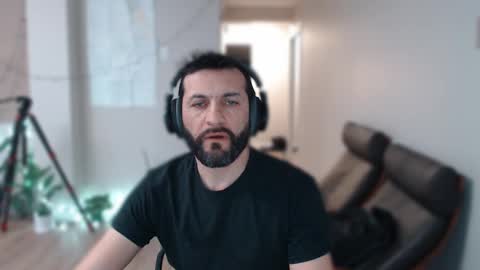 Snapshot of ultratoaster chatting on 01/05/25, 11:22 ultratoaster online show from 01/05/25, 11:22