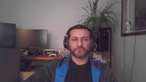 Snapshot of ultratoaster chatting on 11/15/25, 06:22 ultratoaster online show from 11/15/25, 06:22