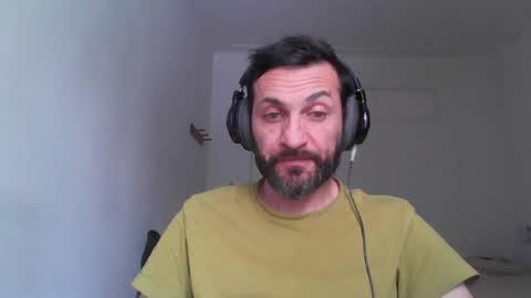 Snapshot of ultratoaster chatting on 12/14/25, 05:29 ultratoaster online show from 12/14/25, 05:29