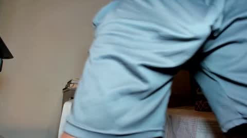 Snapshot of ululante chatting on 11/27/25, 01:40 ululante online show from 11/27/25, 01:40