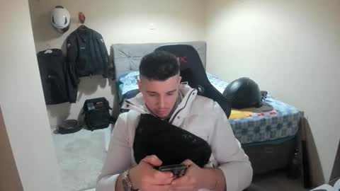 Snapshot of ulxer chatting on 04/18/26, 08:42 hi im mike tyson - online show from 04/18/26, 08:42