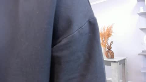 Kira online show from 11/29/25, 03:15