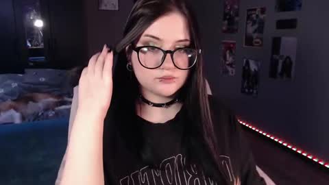 Snapshot of uminarin chatting on 12/04/24, 02:53 Julia online show from 12/04/24, 02:53