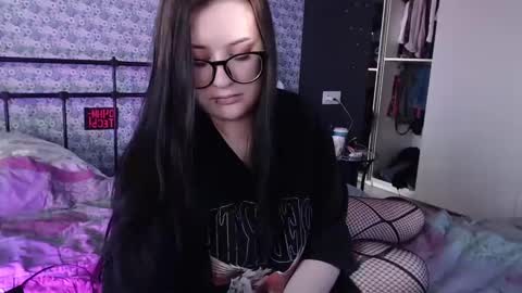 Snapshot of uminarin chatting on 12/23/24, 08:00 Julia online show from 12/23/24, 08:00