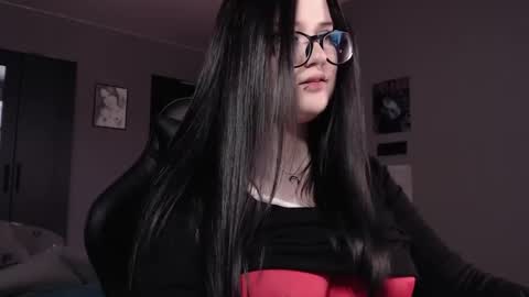 Snapshot of uminarin chatting on 02/11/25, 03:40 Julia online show from 02/11/25, 03:40