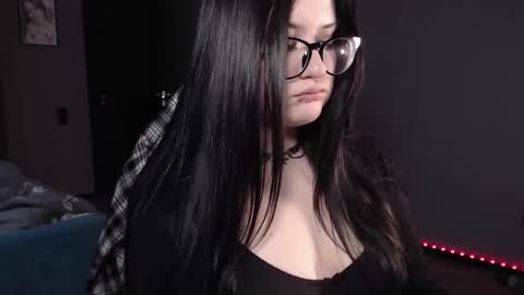 Snapshot of uminarin chatting on 02/18/25, 01:11 Julia online show from 02/18/25, 01:11