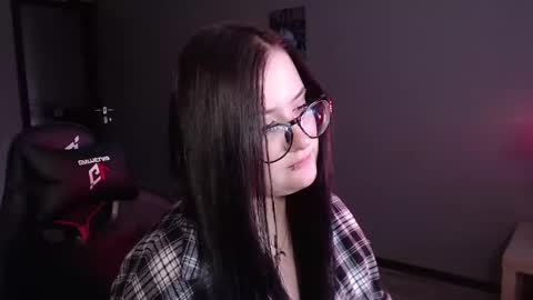 Snapshot of uminarin chatting on 03/04/25, 08:57 Julia online show from 03/04/25, 08:57