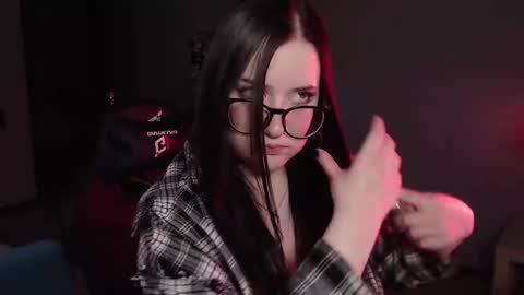 Snapshot of uminarin chatting on 03/04/25, 12:01 Julia online show from 03/04/25, 12:01