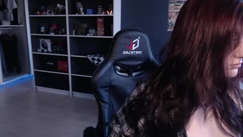 Snapshot of uminarin chatting on 10/17/25, 04:37 Julia online show from 10/17/25, 04:37