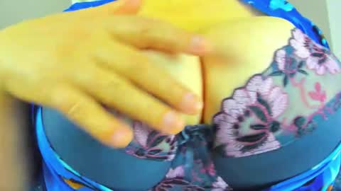 Snapshot of umnizza7777 chatting on 10/27/25, 08:29 umnizza7777 online show from 10/27/25, 08:29