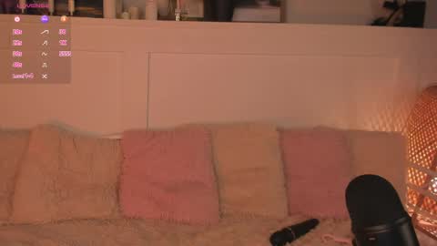 Una  online show from 04/12/26, 10:42