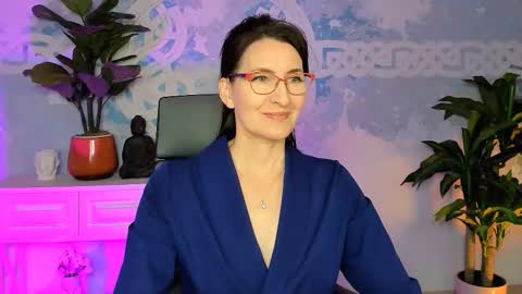 UnaTera online show from 11/15/25, 05:16