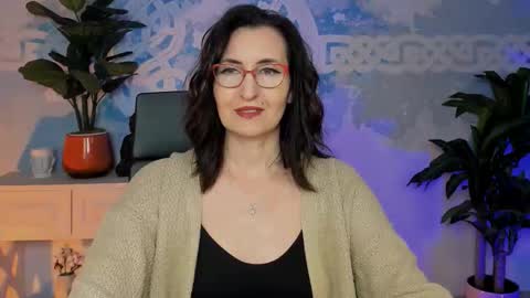 UnaTera online show from 11/24/25, 09:09