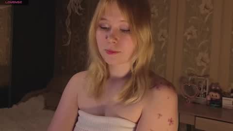 Snapshot of unburnedgirll chatting on 12/15/25, 12:09 unburnedgirll online show from 12/15/25, 12:09