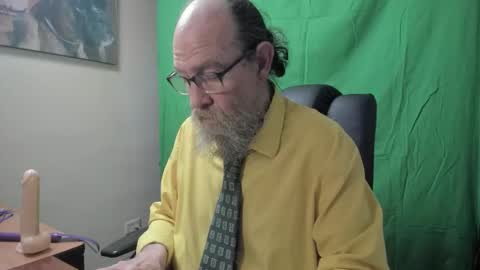 Snapshot of uncle_hottiecb chatting on 03/18/26, 04:32 Uncle Hottie online show from 03/18/26, 04:32