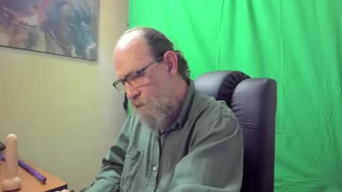 Snapshot of uncle_hottiecb chatting on 04/15/26, 04:58 Uncle Hottie online show from 04/15/26, 04:58