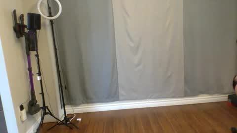 Snapshot of uncutabs123 chatting on 04/15/26, 07:58 Buzz Bigcock online show from 04/15/26, 07:58