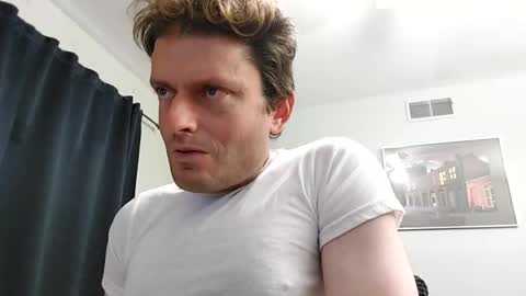 Snapshot of undress_me_ chatting on 10/13/25, 01:33 undress me online show from 10/13/25, 01:33