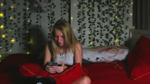 Snapshot of unforgettable_emotions chatting on 10/20/25, 09:59 Im online every day 1700 GMT-4 online show from 10/20/25, 09:59