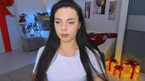 Snapshot of unforgettablestarfall chatting on 12/25/24, 07:24 Patricia online show from 12/25/24, 07:24