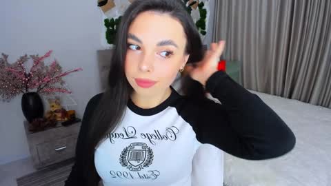 Snapshot of unforgettablestarfall chatting on 12/27/24, 04:10 Patricia online show from 12/27/24, 04:10