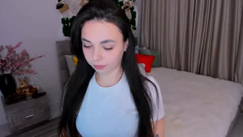 Snapshot of unforgettablestarfall chatting on 01/09/25, 04:08 Patricia online show from 01/09/25, 04:08