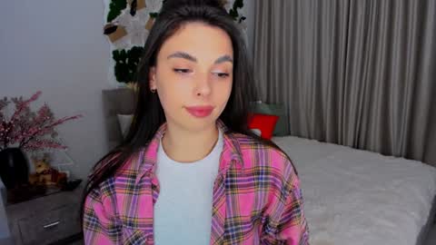 Snapshot of unforgettablestarfall chatting on 01/09/25, 10:41 Patricia online show from 01/09/25, 10:41