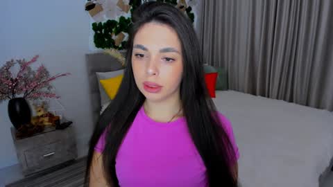 Snapshot of unforgettablestarfall chatting on 01/11/25, 04:38 Patricia online show from 01/11/25, 04:38