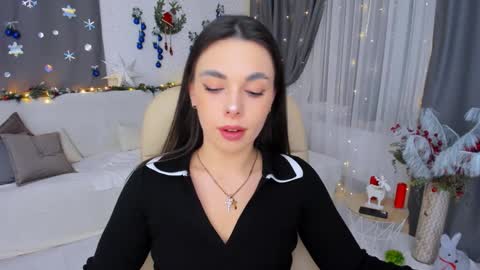 Snapshot of unforgettablestarfall chatting on 01/12/25, 07:21 Patricia online show from 01/12/25, 07:21