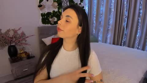 Snapshot of unforgettablestarfall chatting on 01/14/25, 04:08 Patricia online show from 01/14/25, 04:08